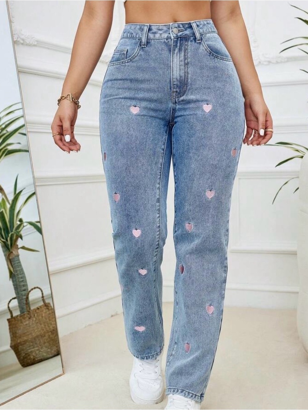 NWT Heart embroidery straight leg jeans. XL. Length 41 inches; inseam 21 inches;